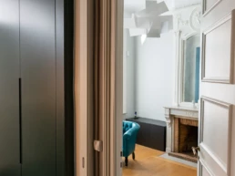 Rénover une maison de style semi-bourgeoise à Lille - salon luminaire - Maison Touro