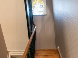 Rénover une maison de style semi-bourgeoise à Lille - vitrail-escalier - Maison Touro